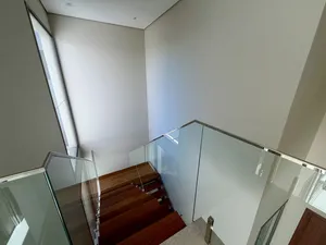 Casa de arquitetura contemporânea com piscina e spa em condomínio fechado — miniatura 40