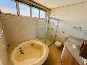 Sobrado de esquina com piscina e ofurô, 6 vagas, em condomínio de alto padrão — miniatura 42