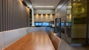 Casa de esquina com piscina aquecida e energia fotovoltaica em condomínio de alto padrão — miniatura 6