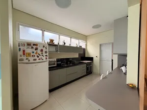 Casa térrea de 3 suítes com piscina em condomínio fechado — miniatura 6