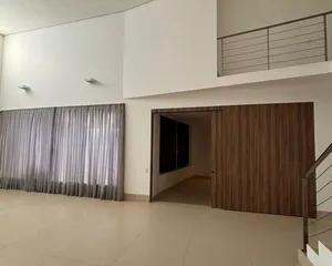 Sobrado de 4 suítes com home cinema e spa privativo em condomínio de alto padrão — miniatura 5