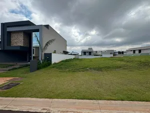 Lote em condomínio de alto padrão, próximo à portaria e à área de lazer — miniatura 5