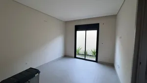 Casa térrea de 4 suítes com piscina aquecida em condomínio fechado — miniatura 5