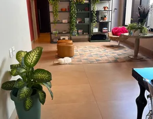 Casa de 3 suítes com piscina e espaço gourmet em condomínio fechado — miniatura 5