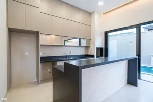 Casa térrea de 3 suítes com piscina e cascata em condomínio fechado — miniatura 5
