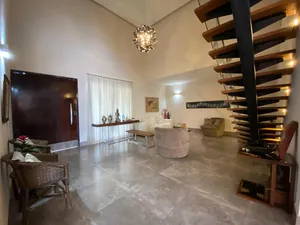 Casa térrea com mezanino, piscina aquecida e 4 suítes em condomínio de alto padrão — miniatura 5