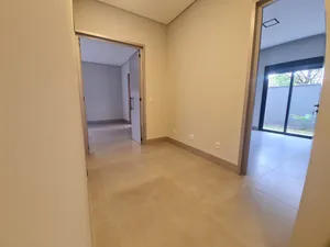 Casa de 3 suítes com varanda gourmet e piscina em condomínio fechado — miniatura 6