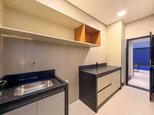 Casa nova com piscina em condomínio fechado — miniatura 6