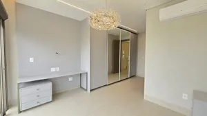 Casa de 3 suítes com piscina aquecida e elevador em condomínio fechado — miniatura 7