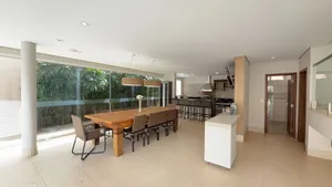 Casa de 4 suítes com home cine e piscina aquecida em condomínio fechado — miniatura 6
