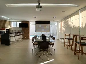 Sobrado de 4 suítes com piscina aquecida e home cinema em condomínio de alto padrão — miniatura 7