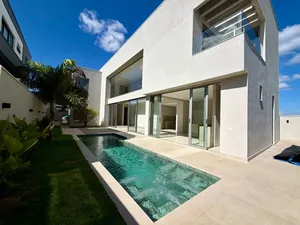 Casa de arquitetura contemporânea com piscina e spa em condomínio fechado — miniatura 6