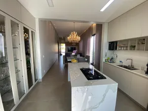 Casa de 4 suítes com spa e adega em condomínio fechado — miniatura 6