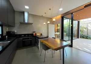 Casa térrea contemporânea com piscina em condomínio fechado — miniatura 6