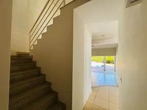 Sobrado de esquina com piscina e ofurô, 6 vagas, em condomínio de alto padrão — miniatura 7
