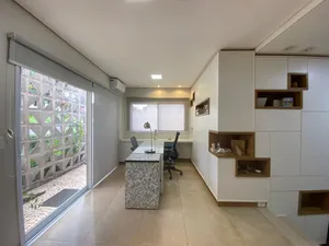 Casa térrea com home office e cozinha gourmet em condomínio de alto padrão — miniatura 6