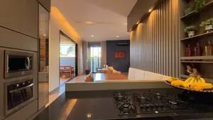 Casa de esquina com piscina aquecida e energia fotovoltaica em condomínio de alto padrão — miniatura 7