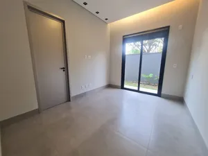 Casa de 3 suítes com varanda gourmet e piscina em condomínio fechado — miniatura 7
