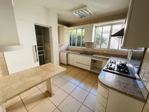 Sobrado de esquina com piscina e ofurô, 6 vagas, em condomínio de alto padrão — miniatura 8