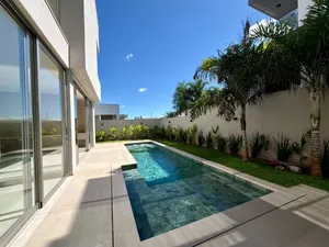 Casa de arquitetura contemporânea com piscina e spa em condomínio fechado — miniatura 7