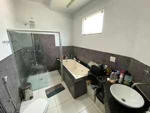 Casa de 3 suítes com piscina e spa em condomínio fechado — miniatura 8