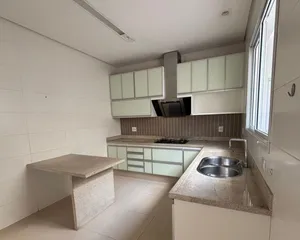 Sobrado de 4 suítes com home cinema e spa privativo em condomínio de alto padrão — miniatura 7