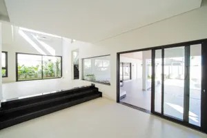 Sobrado de alto padrão com piscina aquecida e home cinema — miniatura 7