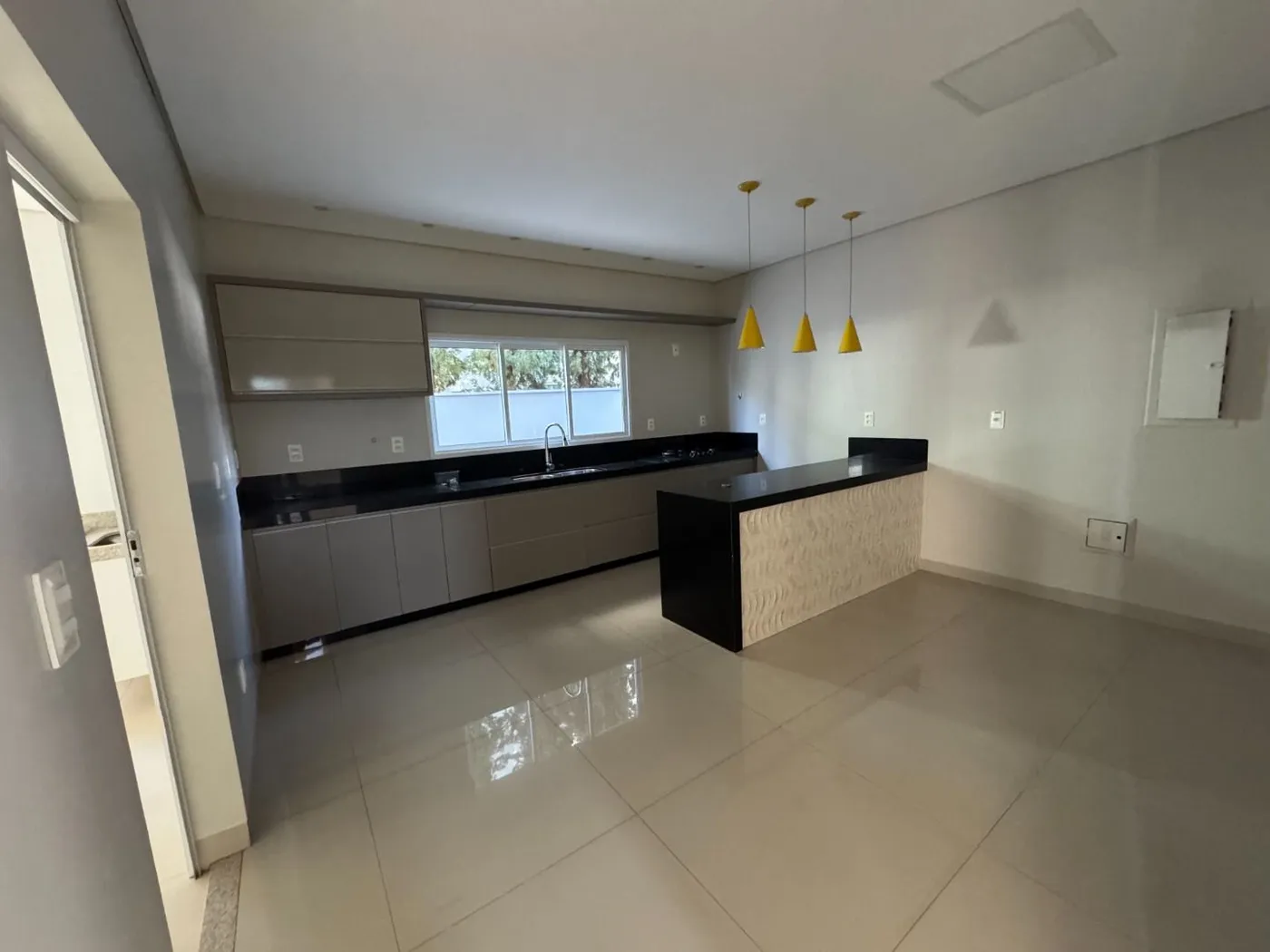 Casa de 4 vagas com varanda gourmet em condomínio fechado — foto 1