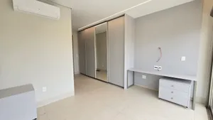 Casa de 3 suítes com piscina aquecida e elevador em condomínio fechado — miniatura 9