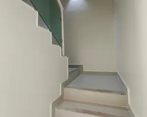 Casa nova de 4 quartos com jardim amplo em condomínio fechado — miniatura 8