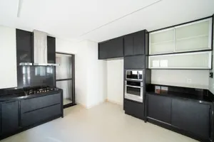 Sobrado de alto padrão com piscina aquecida e home cinema — miniatura 8