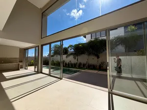 Casa de arquitetura contemporânea com piscina e spa em condomínio fechado — miniatura 8