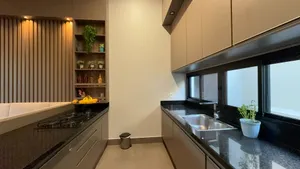 Casa de esquina com piscina aquecida e energia fotovoltaica em condomínio de alto padrão — miniatura 9