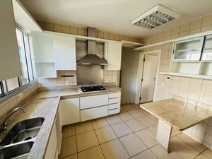 Sobrado de esquina com piscina e ofurô, 6 vagas, em condomínio de alto padrão — miniatura 9