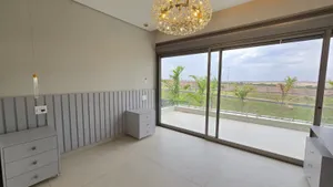 Casa de 3 suítes com piscina aquecida e elevador em condomínio fechado — miniatura 10