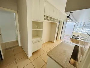 Sobrado de esquina com piscina e ofurô, 6 vagas, em condomínio de alto padrão — miniatura 10