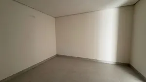 Casa térrea de 4 suítes com piscina aquecida em condomínio fechado — miniatura 9