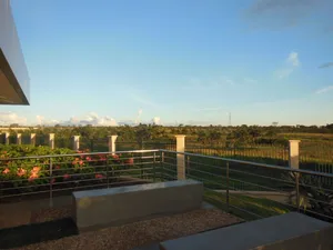 Lote de esquina em condomínio de alto padrão, próximo ao lago — miniatura 9