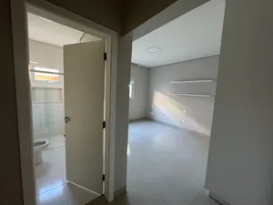 Casa de 4 vagas com varanda gourmet em condomínio fechado — miniatura 9