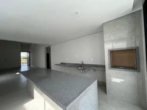 Casa de 3 suítes com planta moderna em condomínio fechado — miniatura 9